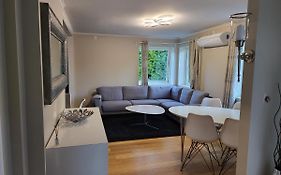 Nydelig 3 roms leilighet med gratis parkering på stedet.